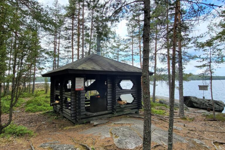 Grillikatos, Pieni Linnasaari